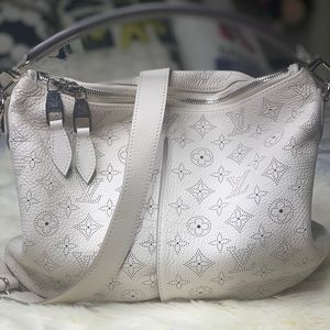 LOUIS VUITTON
Mahina Selene PM Sandy Like New